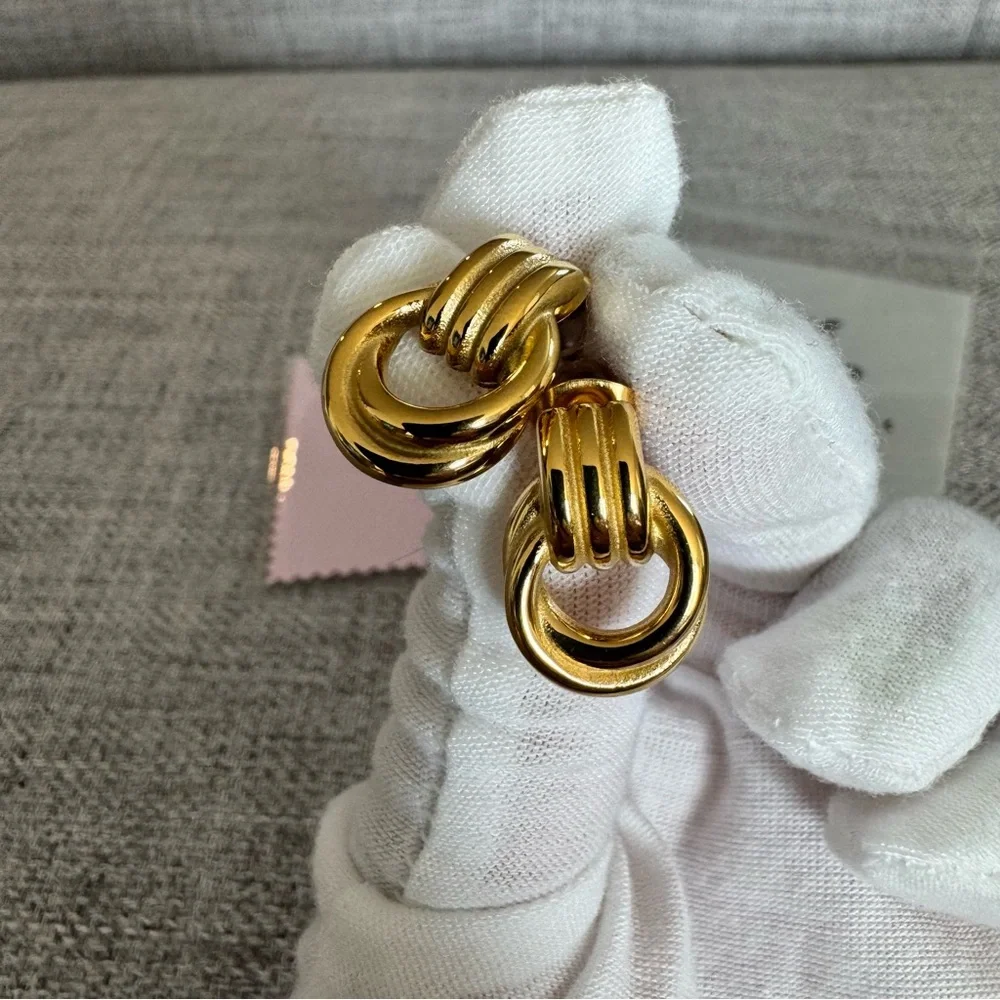 Elegant Gold Hoop Earrings - Picture 8 of 15